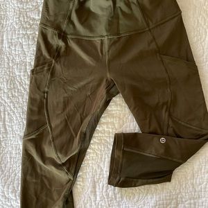 Lululemon size 6 cropped leggings
